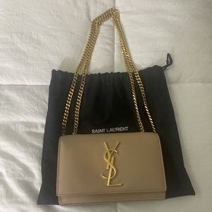Elegant and fine Yves Saint laurent beich bags with little use, new conditions